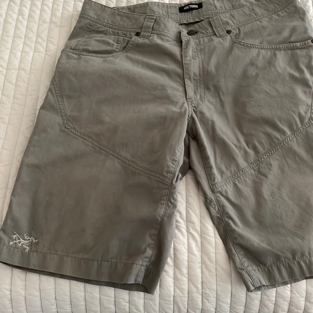 Arcteryx shorts size 34 gray excellent shape